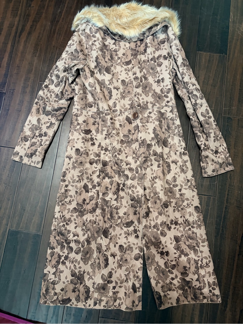 elevenses Faux Fur Trim Coat in tan and Beige - Picture 3 of 5